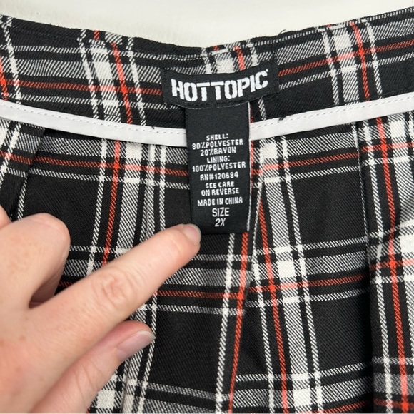 Hot Topic Tiered Mini Skirt Plus Size 2X Black Red Plaid Goth Grunge Emo Punk - Picture 7 of 8